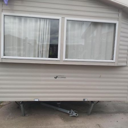 D24 Is A 2 Bedroom 6 Berth Caravan Close To The Beach On Whitehouse Leisure Park In Towyn Near Rhyl With Decking And Private Parking Space This Is A Pet Free Caravan Abergele Eksteriør bilde
